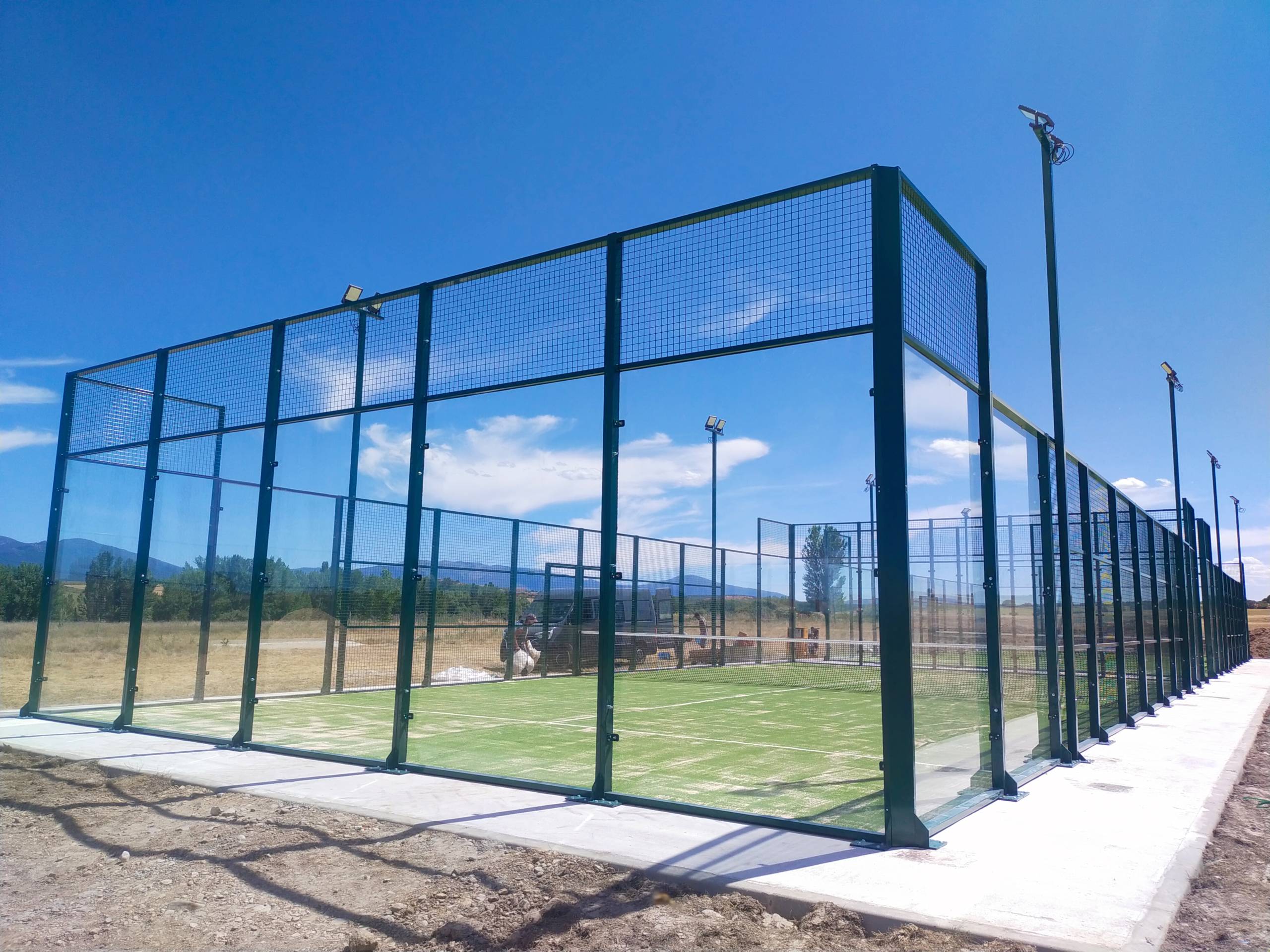 construccion-de-pistas-de-padel-scaled.jpg