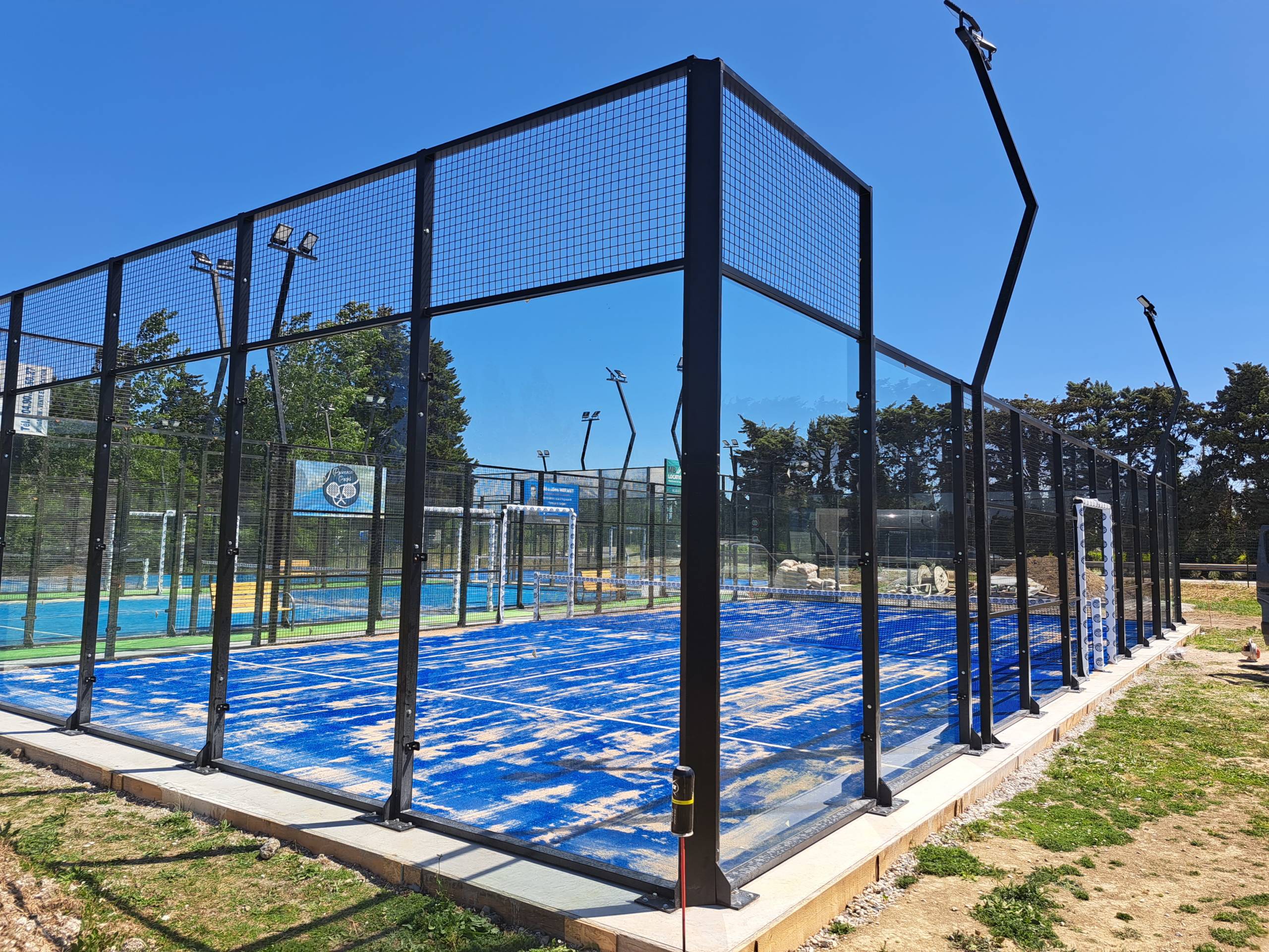 fabricante-de-pista-de-padel-scaled.jpg